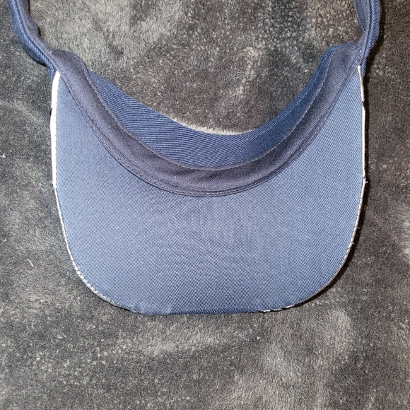 Adjustable Yankees Visor - Picture 2 of 5